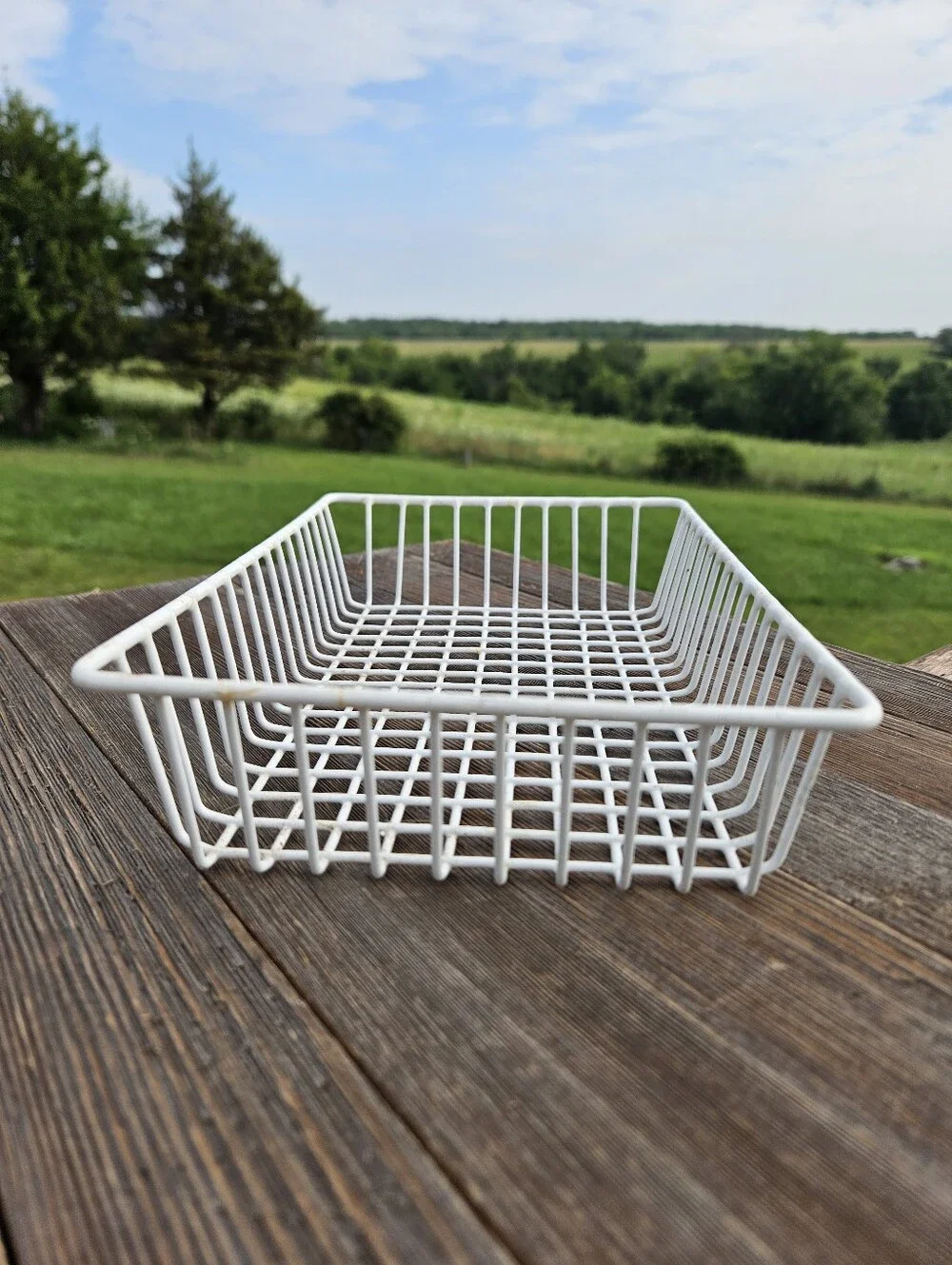 FARMHOUSE VINTAGE WIRE BASKET White Metal Decorative Storage Shabby Chic Tray